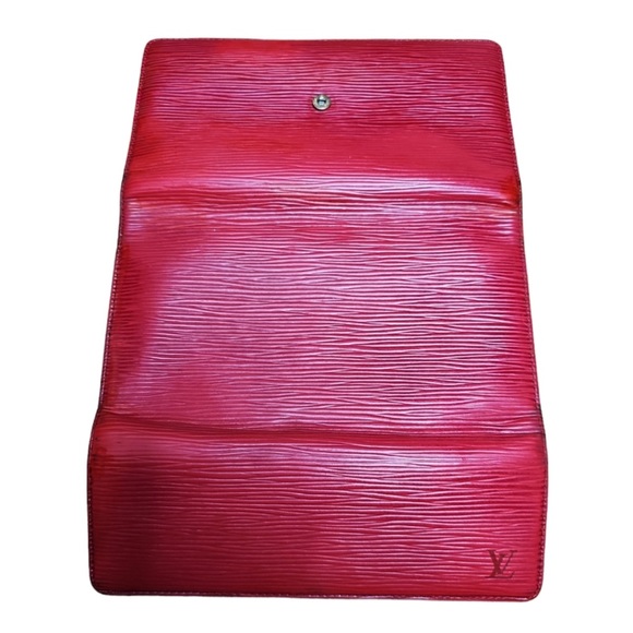 Louis Vuitton Red EPI Long Snap Sarah Wallet - Picture 4 of 13